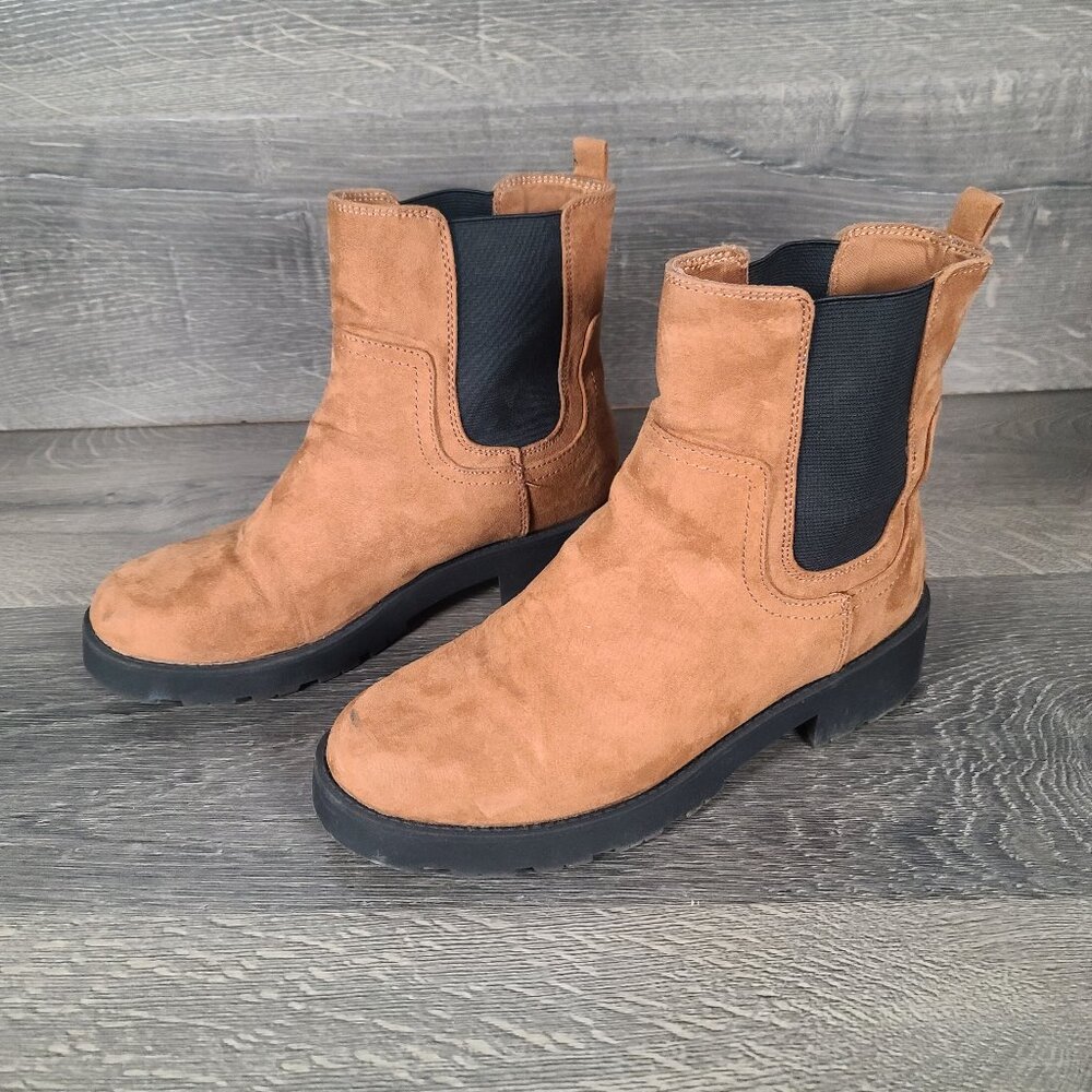 Old Navy Tan Chunky Faux Suede Chelsea Boot Women 8